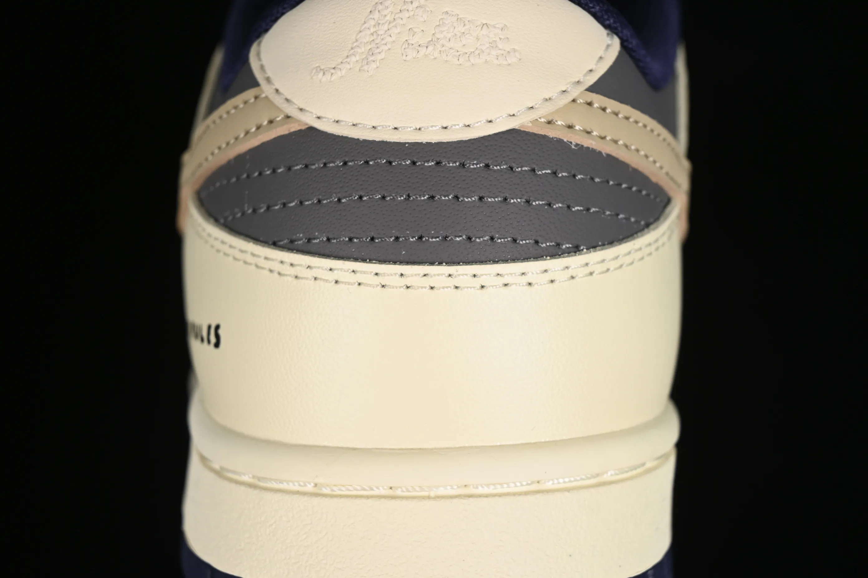 All Categories Nk SB Dunk Series Nk SB Dunk Low Low-top sneakers Nk Dunk Low Ami Khaki Chestnut Heart SB low-top casual sneakers FV8106-361